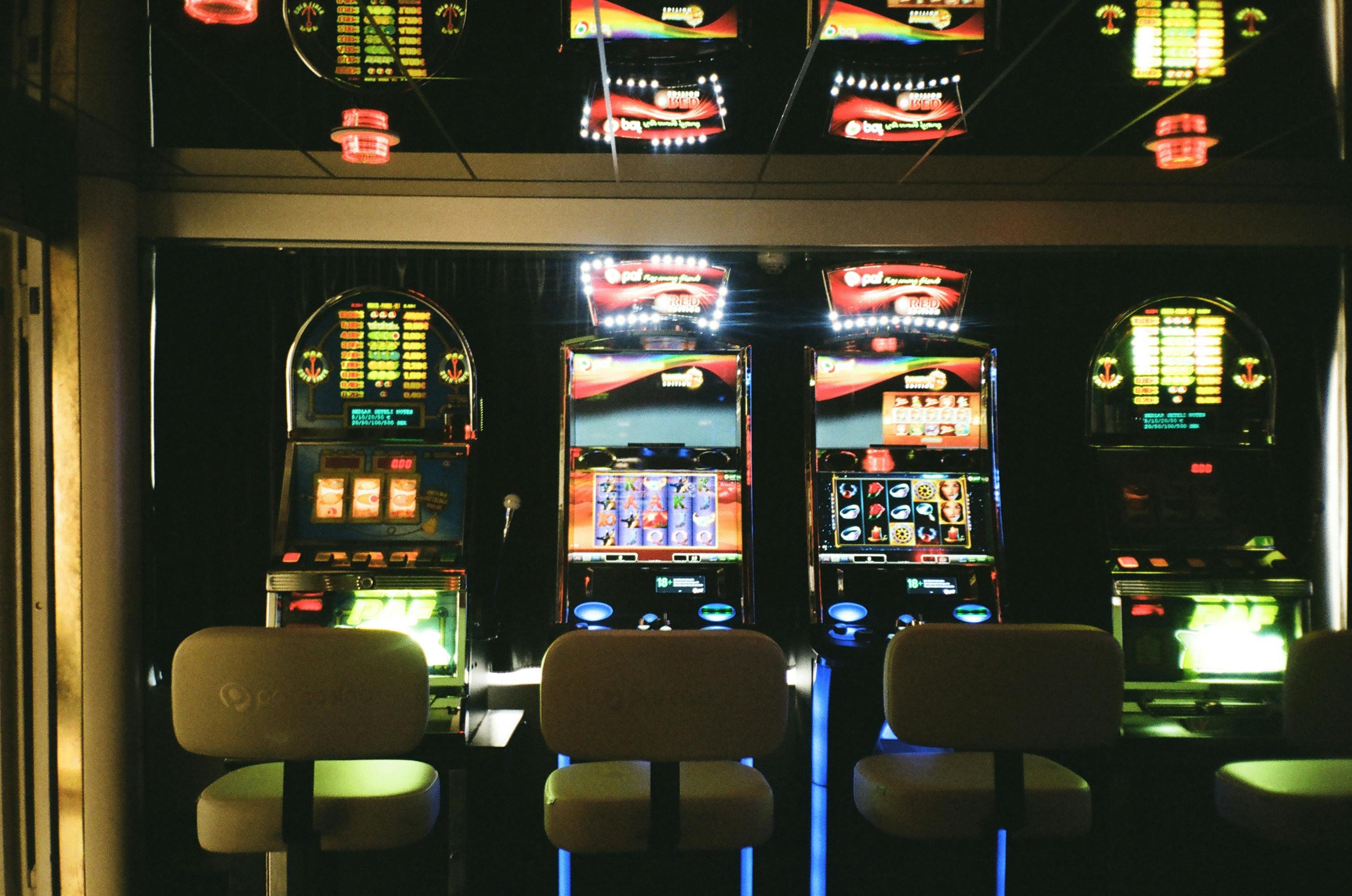 Tampilan permainan dealer langsung nicetogel dengan studio multi-kamera dan streaming langsung
